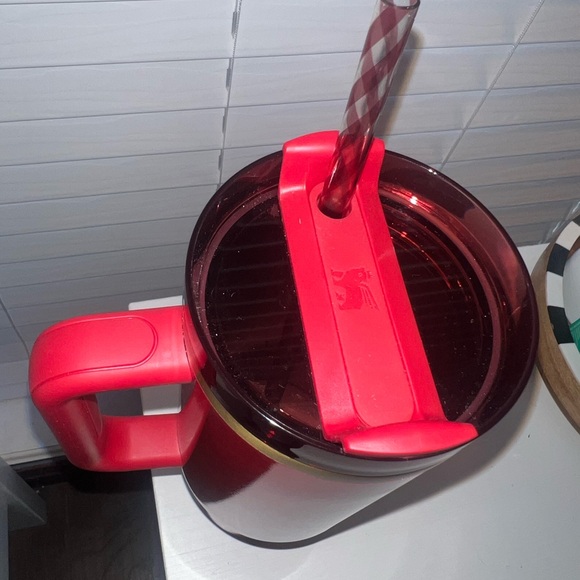 Stanley Tinsel Quencher 40oz Red - Limited Edition (soldout on Stanley website) - Picture 4 of 7